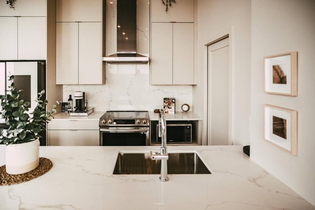 New Luxury 2Br Penthouse Apt In Central הליפקס מראה חיצוני תמונה